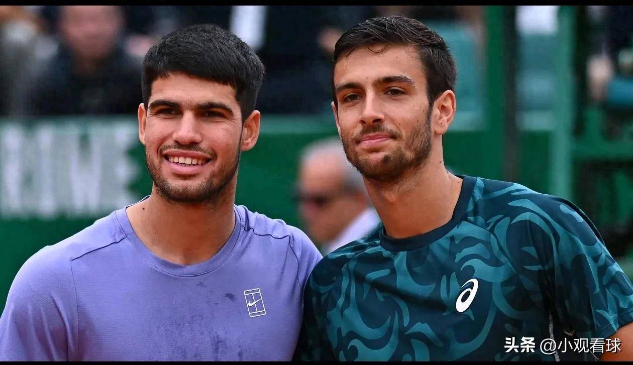 BB体育-关于巡回赛巅峰对决！北城火狐队火力全开雪域青龙队，举重赛场再起波澜；边路成突破口的信息